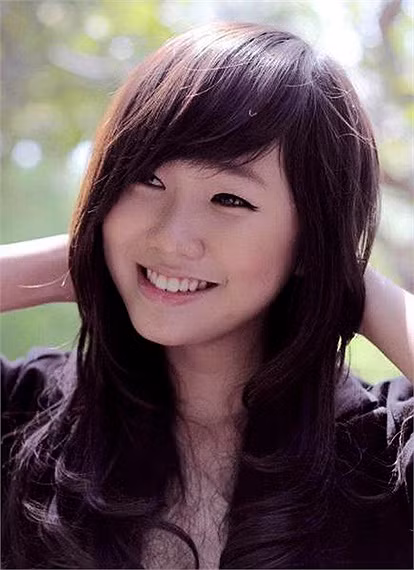 Nụ cười rạng rỡ của thí sinh Phạm Thúy Vy. >>Những hotgirl xinh đẹp làm điên đảo cư dân mạng >>Vẻ đẹp mặn mà của hotgirl Midu >>Những gương mặt cực hot tại Miss Việt Đức >>Những nữ sinh tỏa sáng tại Hoa hậu Phụ nữ Việt Nam qua ảnh >>So độ siêu kute của những nữ sinh đình đám nhất Thủ đô >>Phát sốt vì 4 nữ giáo viên xinh đẹp >>Hoa khôi ĐH Thương Mại 2012 duyên dáng áo dài >>Những hotgirl xinh đẹp làm điên đảo cư dân mạng Những nữ sinh đẹp mê hồn giữa đầm sen