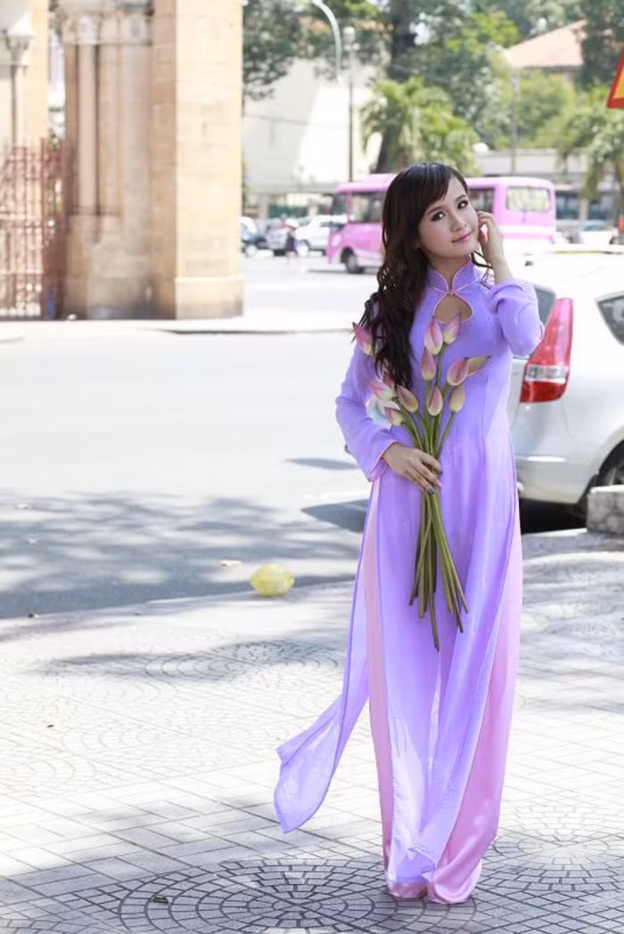 >>Những hotgirl xinh đẹp làm điên đảo cư dân mạng >>Vẻ đẹp mặn mà của hotgirl Midu >>Những gương mặt cực hot tại Miss Việt Đức >>Những nữ sinh tỏa sáng tại Hoa hậu Phụ nữ Việt Nam qua ảnh >>So độ siêu kute của những nữ sinh đình đám nhất Thủ đô >>Phát sốt vì 4 nữ giáo viên xinh đẹp >>Hoa khôi ĐH Thương Mại 2012 duyên dáng áo dài >>Những hotgirl xinh đẹp làm điên đảo cư dân mạng Những nữ sinh đẹp mê hồn giữa đầm sen