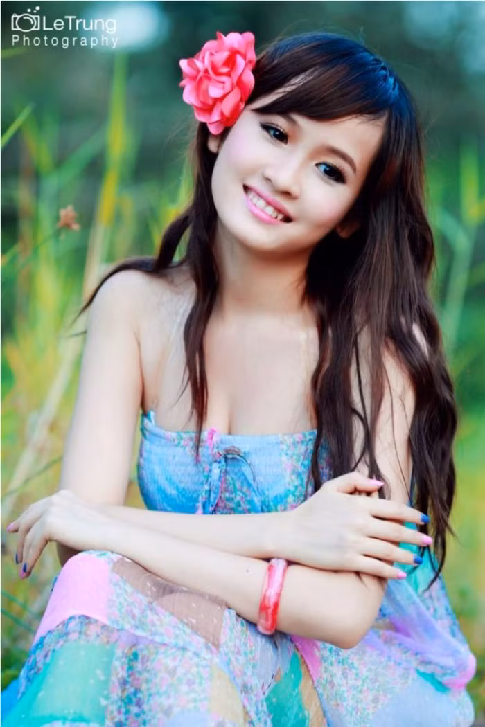 >>Những hotgirl xinh đẹp làm điên đảo cư dân mạng >>Vẻ đẹp mặn mà của hotgirl Midu >>Những gương mặt cực hot tại Miss Việt Đức >>Những nữ sinh tỏa sáng tại Hoa hậu Phụ nữ Việt Nam qua ảnh >>So độ siêu kute của những nữ sinh đình đám nhất Thủ đô >>Phát sốt vì 4 nữ giáo viên xinh đẹp >>Hoa khôi ĐH Thương Mại 2012 duyên dáng áo dài >>Những hotgirl xinh đẹp làm điên đảo cư dân mạng Những nữ sinh đẹp mê hồn giữa đầm sen
