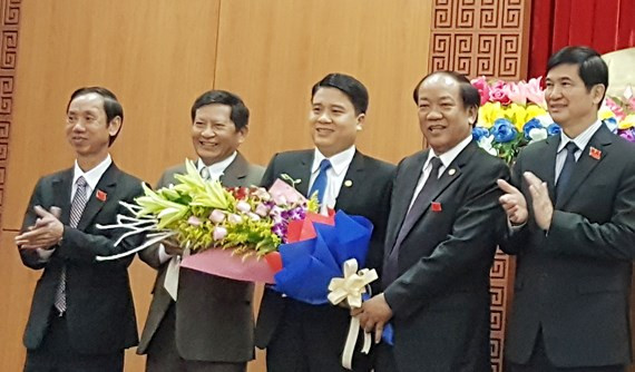 Ông Trần Văn Tân (thứ 3 từ trái sang) được bầu làm Phó Chủ tịch UBND tỉnh Quảng Nam. Ảnh: Sài Gòn Giải phóng. Ông Trần Văn Tân (thứ 3 từ trái sang) được bầu làm Phó Chủ tịch UBND tỉnh Quảng Nam. Ảnh: Sài Gòn Giải phóng.