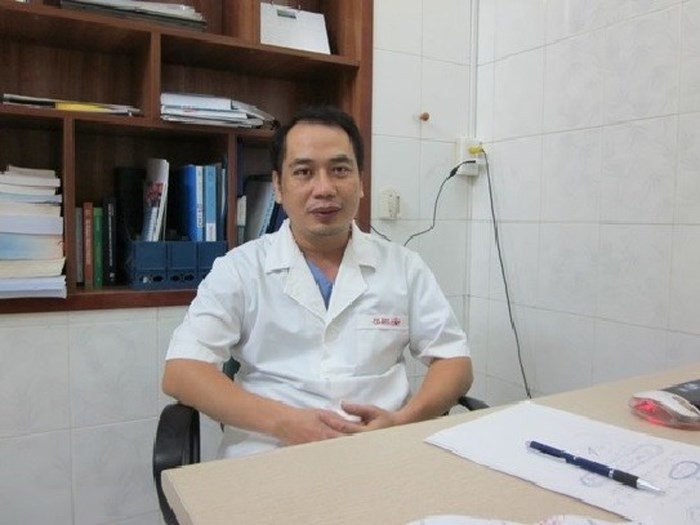 Bác sĩ Nguyễn Trung Cấp khuyến cáo người dân cần cẩn trọng khi sử dụng bất cứ loại thuốc nào. Ảnh: Đỗ Thơm Bác sĩ Nguyễn Trung Cấp khuyến cáo người dân cần cẩn trọng khi sử dụng bất cứ loại thuốc nào. Ảnh: Đỗ Thơm