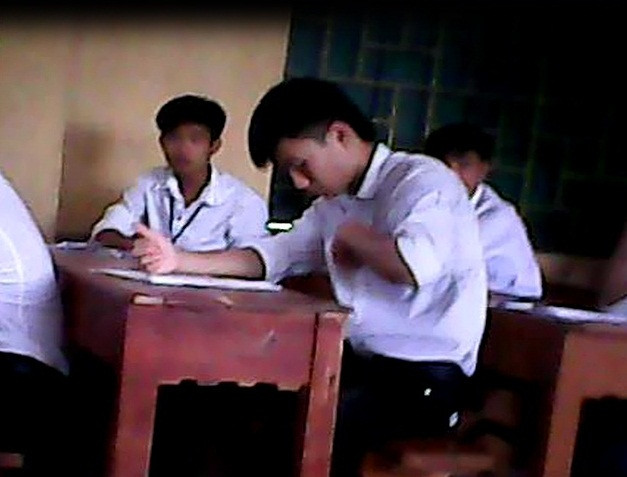 Thản nhiên chép tài liệu không thấy ai nhắc nhở Thản nhiên chép tài liệu không thấy ai nhắc nhở