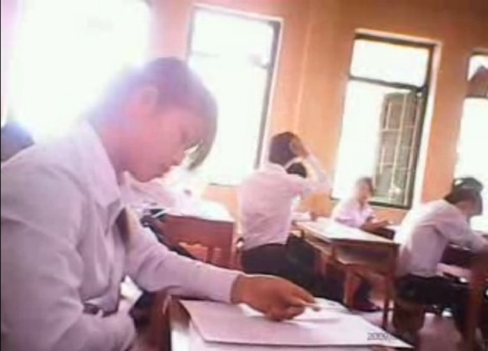 Ném "phao" cho nhau trong phòng thi Ném "phao" cho nhau trong phòng thi