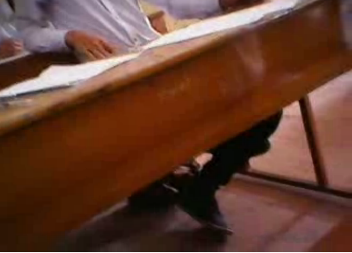 Thí sinh ung dung sau khi đã chép...mỏi tay môn văn Thí sinh ung dung sau khi đã chép...mỏi tay môn văn