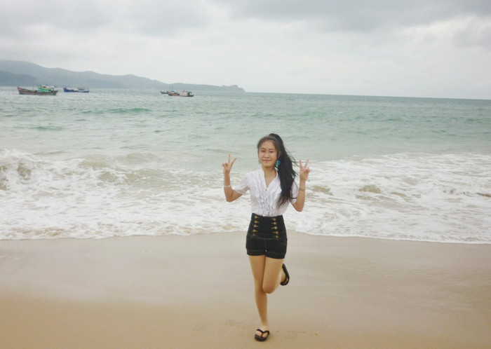 Đức Lộc tâm sự: "Bản thân em vốn xuất thân từ gia đình nghèo, nhưng nhờ có anh, chị em mới được ăn học như ngày hôm nay. Từ khi ba mất, em chỉ còn lại một mình mẹ già. Được biết đến cuộc thi em rất vui và tham gia cuộc thi, em mong rằng qua cuộc thi này giúp cho em học hỏi thêm những kinh nghiệm mới cho bản thân em và đặc biệt em mong em có thể giúp gì được cho mẹ để mẹ được vui hơn và bớt đi được phần gánh nặng nào trong gia đình"