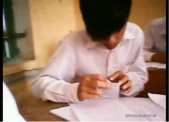 Những hình ảnh dưới đây ghi lại cảnh giám thị thờ ơ, mắt nhắm mắt mở tạo điều kiện cho thí sinh chép bài thi, thí sinh ngang nhiên dùng phao, chép bài của nhau trong môn thi Văn học Những hình ảnh dưới đây ghi lại cảnh giám thị thờ ơ, mắt nhắm mắt mở tạo điều kiện cho thí sinh chép bài thi, thí sinh ngang nhiên dùng phao, chép bài của nhau trong môn thi Văn học