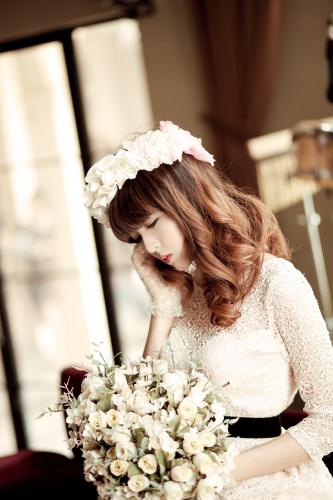 Trở nên xinh đẹp và lộng lẫy với những chiếc váy được thiết kế theo phong cách Hàn Quốc.