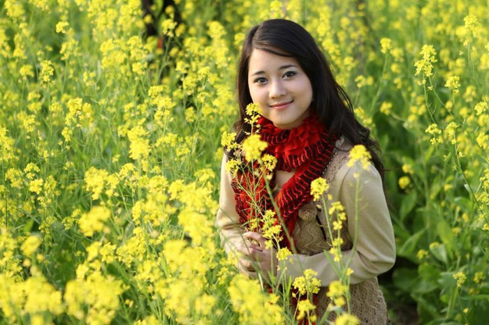 Bạn này là Phùng Thị Thanh Huyền, chụp trên đồng hoa cải. Cũng có thể xem như hoa cải tôn thêm nét mặt baby, nụ cười giản dị của bạn ấy. Bạn này là Phùng Thị Thanh Huyền, chụp trên đồng hoa cải. Cũng có thể xem như hoa cải tôn thêm nét mặt baby, nụ cười giản dị của bạn ấy.