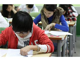 Thí sinh dự thi trong kỳ thi tuyển sinh Đại học FPT