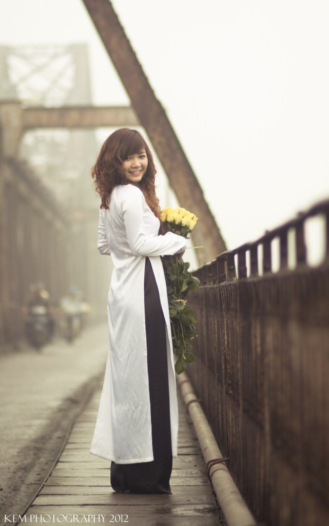 Rạng rỡ trên cầu Long Biên buổi sáng mù sương, Đoàn Hải Yến mang nét đằm thắm, nét duyên vốn có của con gái Hà Nội Rạng rỡ trên cầu Long Biên buổi sáng mù sương, Đoàn Hải Yến mang nét đằm thắm, nét duyên vốn có của con gái Hà Nội