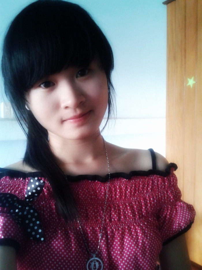 Những ngày qua Nguyễn Thị Kim Anh liên tiếp giữ vững ngôi vị quán quân của bảng xếp hạng. Với đôi mắt long lanh, đen láy cùng nước da trắng bóc, vẻ dịu dàng, hồn nhiên, Kim Anh chinh phục được số lượng Like rất lớn.