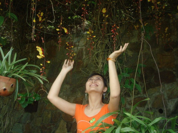 Phan Thị Kim Oanh là một người sống nội tâm nhưng lại rất quan tâm đến người khác. Kim Oanh cũng rất dễ hòa đồng, năng động trong công việc và cuộc sống.