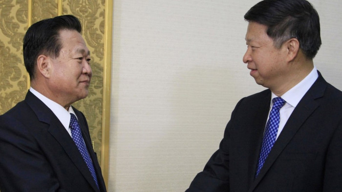 Ủy viên Thường vụ Bộ chính trị kiêm Bí thư Trung ương đảng Đảng Lao động Triều Tiên Choe Ryong-hae (trái) tiếp Trưởng ban Liên lạc đối ngoại Đảng Cộng sản Trung Quốc Tống Đào, ảnh: AP. Ủy viên Thường vụ Bộ chính trị kiêm Bí thư Trung ương đảng Đảng Lao động Triều Tiên Choe Ryong-hae (trái) tiếp Trưởng ban Liên lạc đối ngoại Đảng Cộng sản Trung Quốc Tống Đào, ảnh: AP.