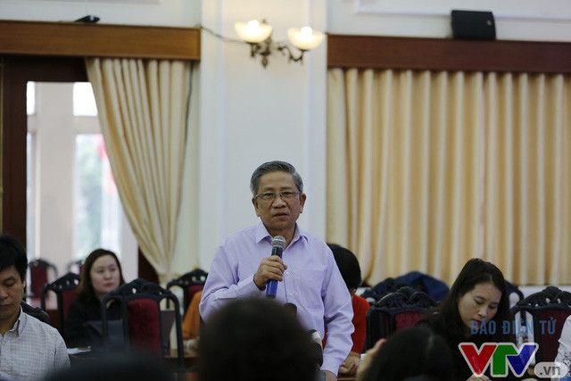 Giáo sư Nguyễn Minh Thuyết, Tổng chủ biên Chương trình giáo dục phổ thông tổng thể giới thiệu về chương trình mới, ảnh: Báo Điện tử VTV.vn. Giáo sư Nguyễn Minh Thuyết, Tổng chủ biên Chương trình giáo dục phổ thông tổng thể giới thiệu về chương trình mới, ảnh: Báo Điện tử VTV.vn.
