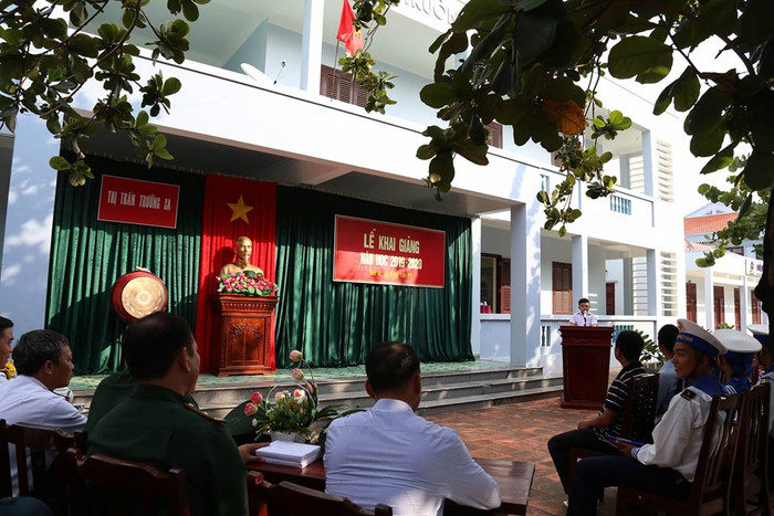 Lễ khai giảng tại Trường Tiểu học thị trấn Trường Sa. (Ảnh: H.T) Lễ khai giảng tại Trường Tiểu học thị trấn Trường Sa. (Ảnh: H.T)