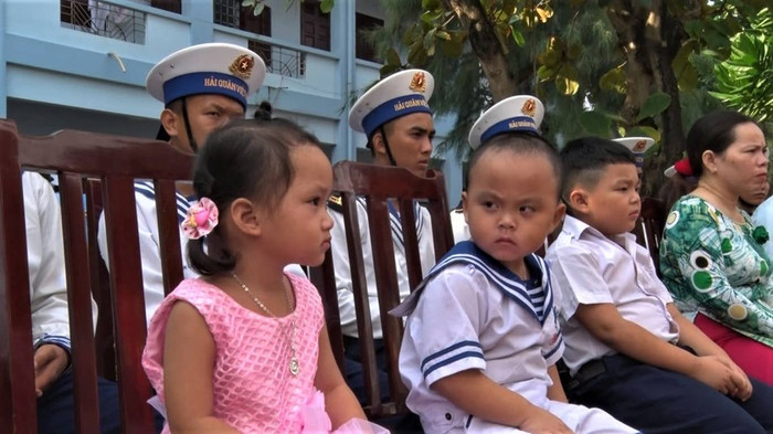 Các em học sinh cùng tham dự Lễ khai giảng. (Ảnh: H.T) Các em học sinh cùng tham dự Lễ khai giảng. (Ảnh: H.T)