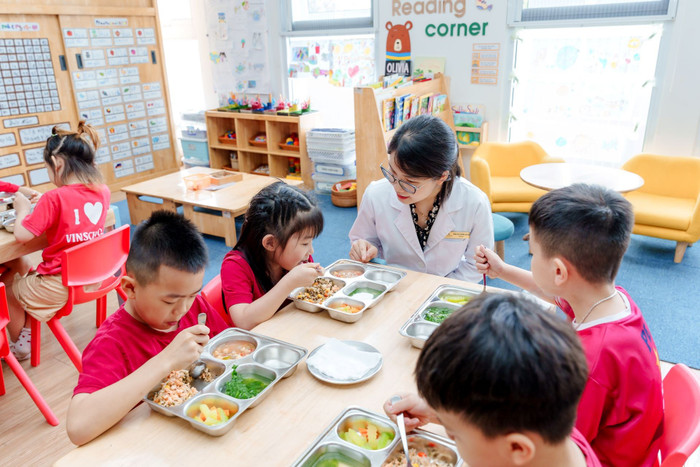 Thực đơn bữa ăn được xây dựng và tư vấn bởi bác sĩ, chuyên gia dinh dưỡng của Vinmec. anh-4.jpg