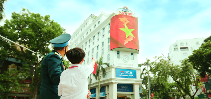 Hình ảnh NCB xuất hiện tinh tế trong MV như kết nối hành trình 30 năm của NCB giao hòa trong niềm tự hào. dung-lam-anh-thumb-hinh-anh-ncb-xuat-hien-tinh-te-trong-mv.png