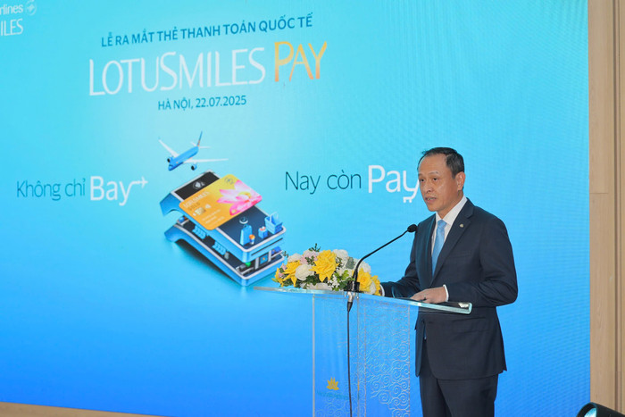 Tổng Giám đốc Vietnam Airlines Lê Hồng Hà phát biểu tại lễ ra mắt thẻ thanh toán quốc tế Lotusmiles Pay. 2-tong-giam-doc-vietnam-airlines-le-hong-ha-phat-bieu-tai-le-ra-mat-the-thanh-toan-quoc-te-lotusmiles-pay.jpg
