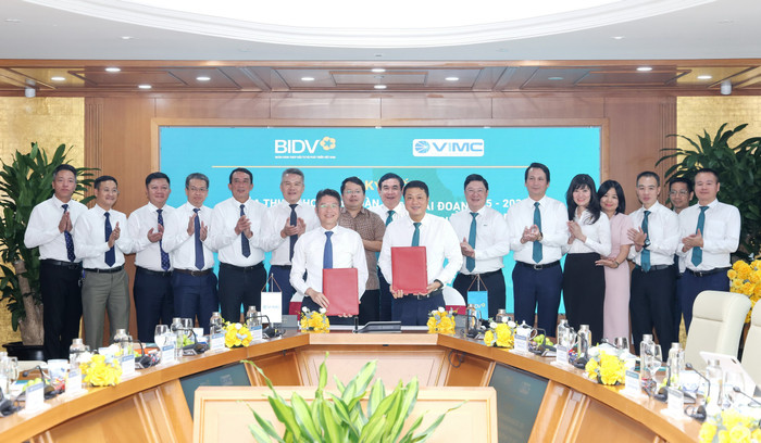 Tổng Giám đốc BIDV Lê Ngọc Lâm và Tổng Giám đốc VIMC Lê Anh Sơn đại diện hai đơn vị ký thỏa thuận. anh-01-2.jpg