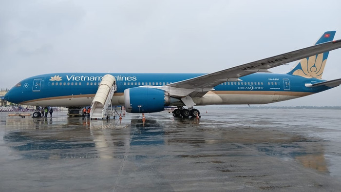 Máy bay Vietnam Airlines hạ cánh tại sân bay Kolkata. may-bay-vietnam-airlines-ha-canh-tai-san-bay-kolkata.jpg