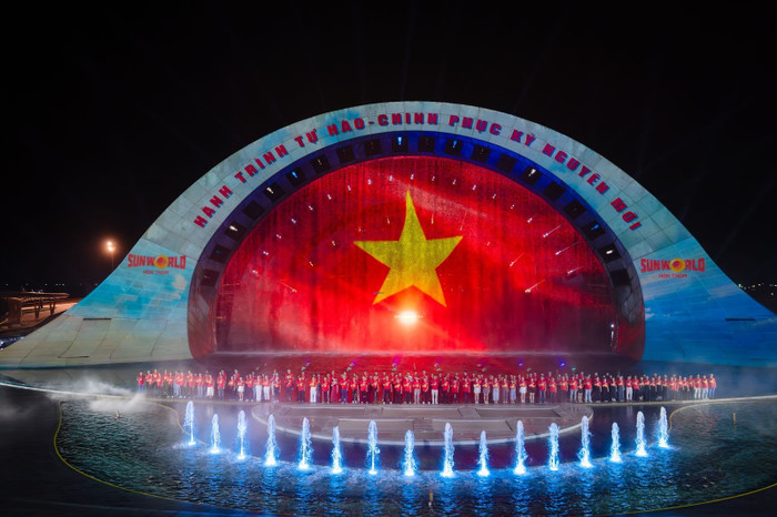 Đại kỳ tại Nhà hát ngoài trời sở hữu màn chiếu nước và sức chứa lớn nhất thế giới Nụ hôn của biển cả, theo Kỷ lục Guinness thế giới. Đại kỳ tại Nhà hát ngoài trời sở hữu màn chiếu nước và sức chứa lớn nhất thế giới Nụ hôn của biển cả, theo Kỷ lục Guinness thế giới.
