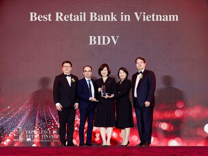 The Asian Banker trao giải thưởng Ngân hàng Bán lẻ tốt nhất Việt Nam 2026 cho đại diện BIDV.
