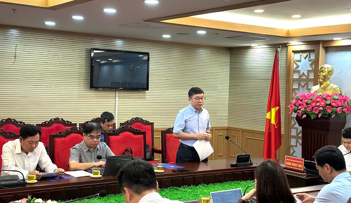 Ông Phạm Lê Phú - Tổng giám đốc EVNNPT nêu các kiến nghị tại buổi làm việc. Ông Phạm Lê Phú - Tổng giám đốc EVNNPT nêu các kiến nghị tại buổi làm việc.