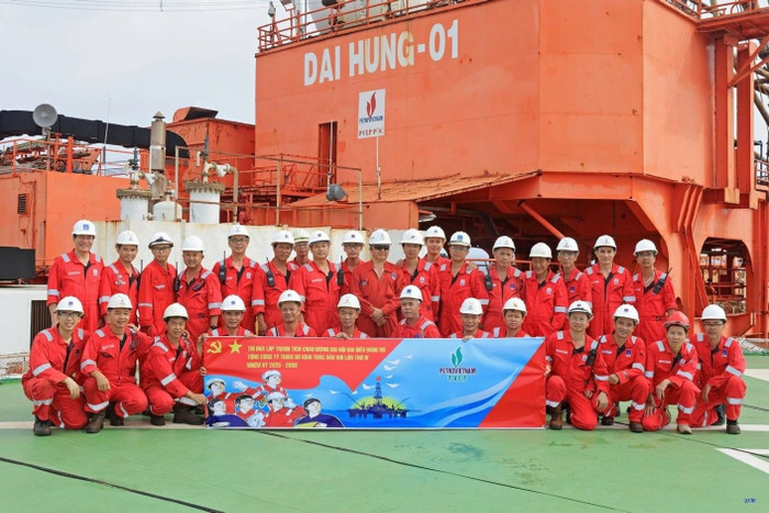 Người lao động Petrovietnam thi đua lập thành tích chào mừng Đại hội Đảng bộ các cấp trên các công trình trọng điểm. anh6.jpg