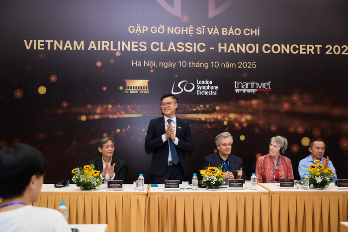 Vietnam Airlines Classic - Hanoi Concert 2025 là chương trình nằm trong chuỗi hoạt động “Chạm thu Hà Nội” do Vietnam Airlines và Uỷ ban nhân dân Thành phố Hà Nội phối hợp tổ chức. 1-vietnam-airlines-classic-hanoi-concert-2025-la-chuong-trinh-nam-trong-chuoi-hoat-dong-cham-thu-ha-noi-do-vietnam-airlines-va-ubnd-thanh-pho-ha-noi-phoi-hop-to-chuc.jpg