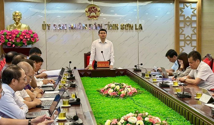 Ông Đặng Ngọc Hậu - Phó Chủ tịch Ủy ban nhân dân tỉnh Sơn La kết luận tại buổi làm việc Ông Đặng Ngọc Hậu - Phó Chủ tịch Ủy ban nhân dân tỉnh Sơn La kết luận tại buổi làm việc