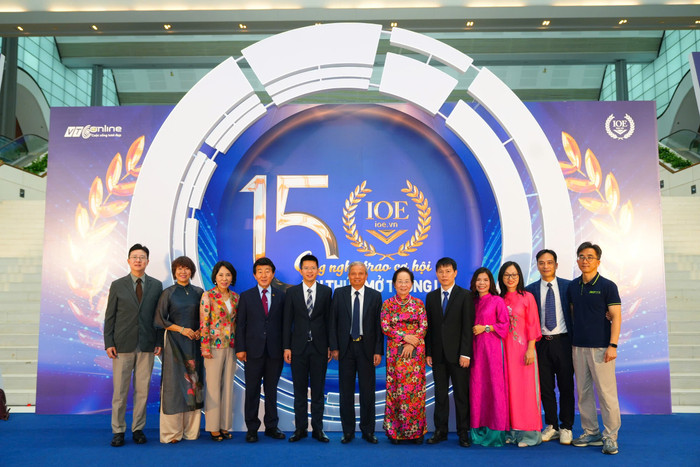 Đại biểu lãnh đạo, đại diện đơn vị tổ chức và các đối tác đồng hành tại sự kiện. 2.jpg