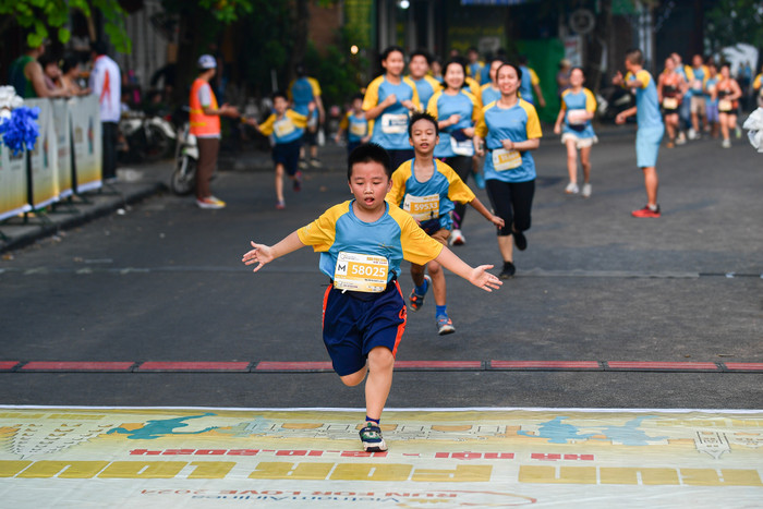 Điểm mới năm nay là cự ly 1,5 km dành riêng cho trẻ em. 3-diem-moi-nam-nay-la-cu-ly-15-km-danh-rieng-cho-tre-em.jpg