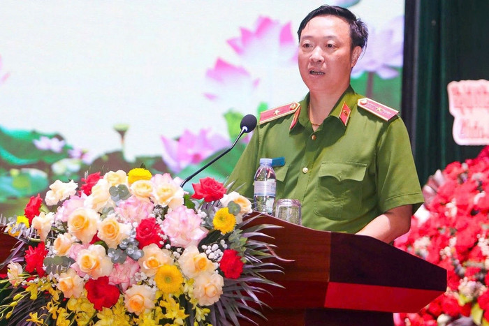 Thiếu tướng Nguyễn Ngọc Cương, Giám đốc Trung tâm Dữ liệu Quốc gia, Phó Chủ tịch Hiệp hội Dữ liệu Quốc gia phát biểu khai mạc chương trình. 1.jpg
