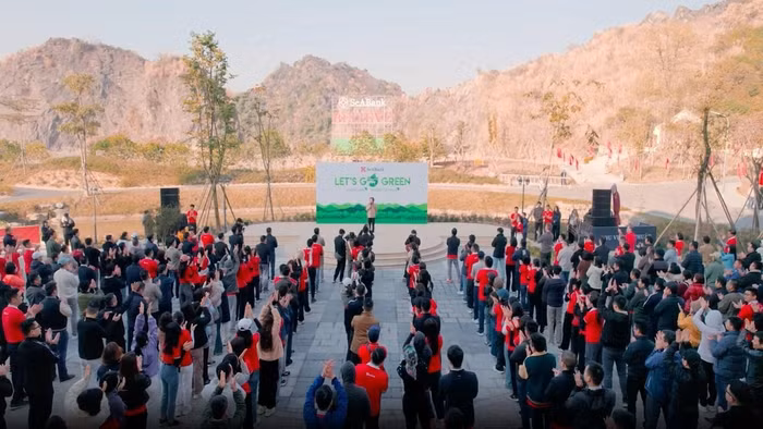 Bà Nguyễn Thị Nga - Chủ tịch Tập đoàn BRG phát động chiến dịch Let’s Go Green trong hệ sinh thái Tập đoàn.