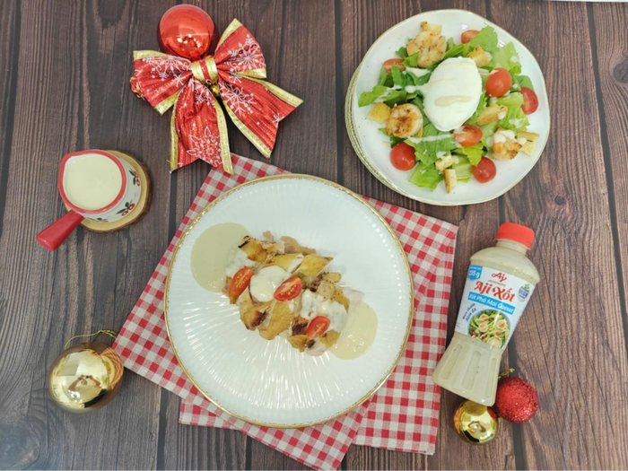 Món gà nướng thêm phần đặc sắc khi ăn kèm Xốt phô mai Caesar “Aji-Xốt”.