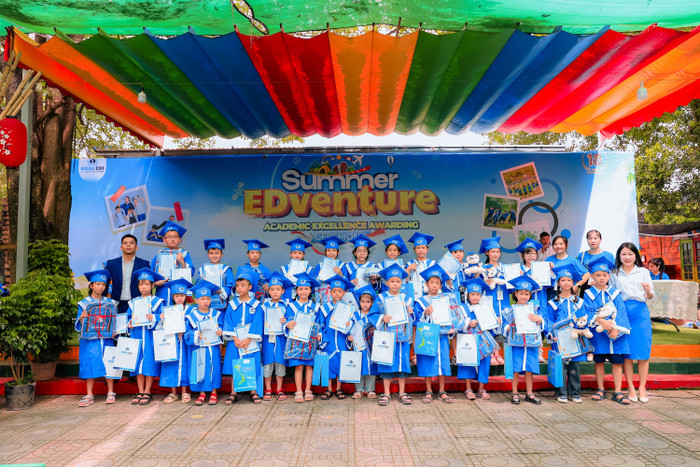 Các bạn học sinh được tham gia lễ tốt nghiệp và vinh danh ghi nhận những nỗ lực của bản thân. anh-thu-4.jpg