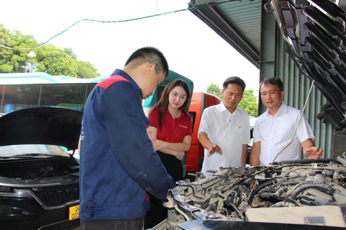 Cán bộ Agribank thăm hỏi, động viên doanh nghiệp Hà Lan. anh4.jpg