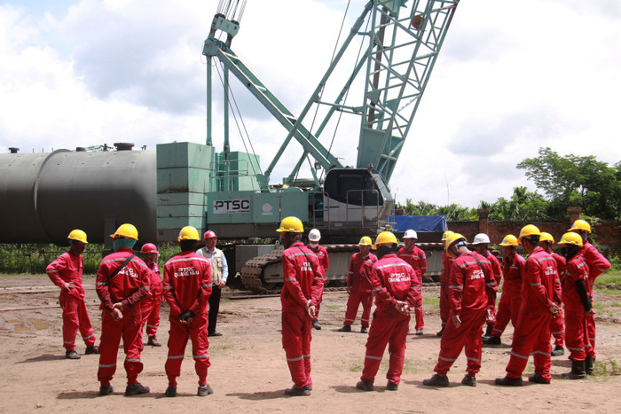 Nhà thầu PTSC họp an toàn trước giờ thi công. a03-1.jpg