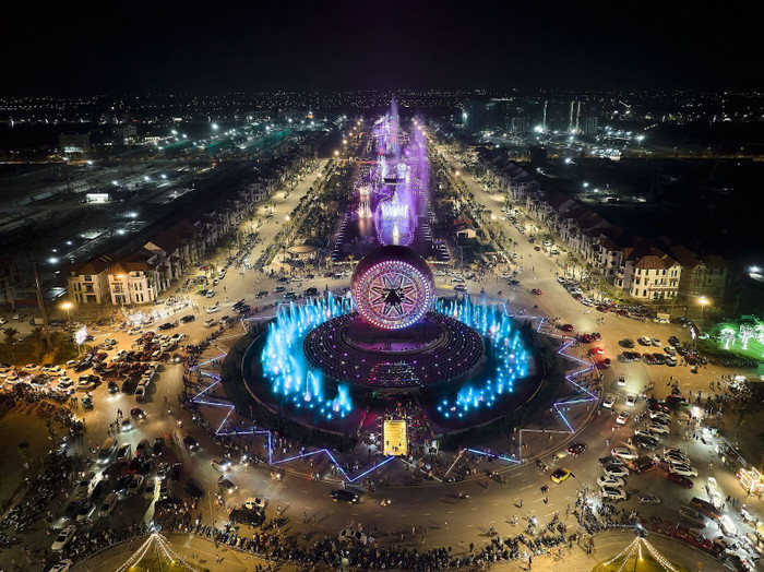 Những màn trình diễn pháo hoa tầm cao rực rỡ thắp sáng bầu trời đêm tại Sun Urban City. Những màn trình diễn pháo hoa tầm cao rực rỡ thắp sáng bầu trời đêm tại Sun Urban City.