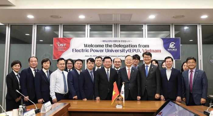 Ban lãnh đạo Trường Đại học Điện lực thăm và làm việc tại Trường Đại học Khoa học và Công nghệ Hàn Quốc vào tháng 6/2025. Ảnh: EPU 1.jpg