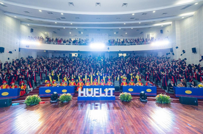 HUFLIT tự hào là người bạn đồng hành trên hành trình trưởng thành của mỗi sinh viên. HUFLIT tự hào là người bạn đồng hành trên hành trình trưởng thành của mỗi sinh viên.