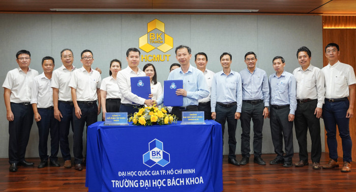 Ông Nguyễn Trọng Trung – Phó Tổng Giám đốc Tập đoàn GELEX ký kết Thỏa thuận hợp tác với Lãnh đạo Trường Đại học Bách khoa – Đại học Quốc gia Thành phố Hồ Chí Minh. anh-2-81.jpg