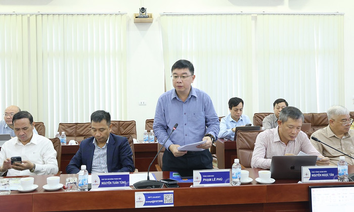 Ông Phạm Lê Phú - Tổng giám đốc EVNNPT báo cáo tại buổi làm việc.