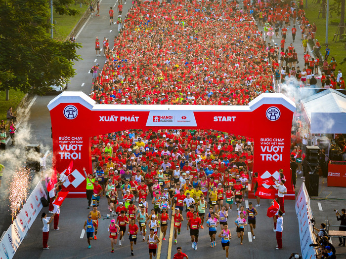 Giải Marathon Quốc tế Hà Nội Techcombank Mùa thứ 4 đã thu hút hơn 13.000 vận động viên, gấp gần 1,5 lần so với mùa giải trước. giai-marathon-quoc-te-ha-noi-techcombank-mua-thu-4-thu-hut-hon-13000-vdv-gap-gan-15-lan-so-voi-mua-giai-truoc.jpg