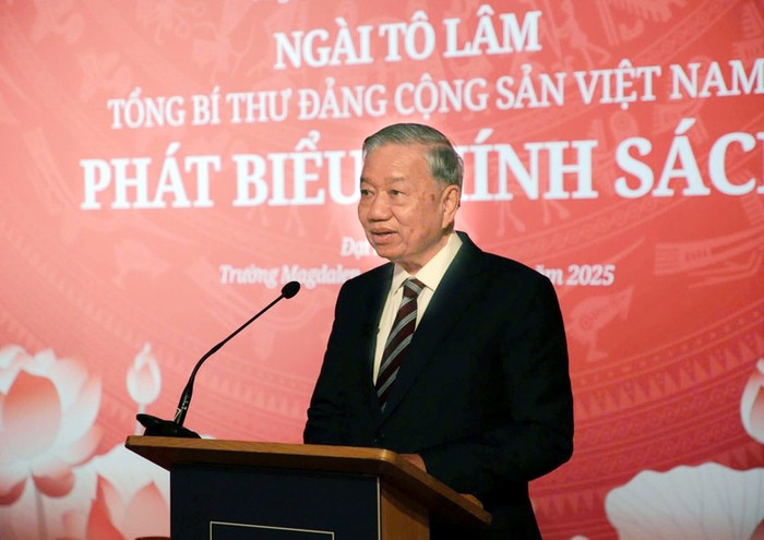 Tổng Bí thư Tô Lâm: Việt Nam đã lựa chọn một hướng đi rất rõ ràng: khoa học công nghệ, đổi mới sáng tạo, chuyển đổi số và kinh tế tri thức sẽ là động lực tăng trưởng chủ yếu trong giai đoạn tới. Tổng Bí thư Tô Lâm: Việt Nam đã lựa chọn một hướng đi rất rõ ràng: khoa học công nghệ, đổi mới sáng tạo, chuyển đổi số và kinh tế tri thức sẽ là động lực tăng trưởng chủ yếu trong giai đoạn tới.