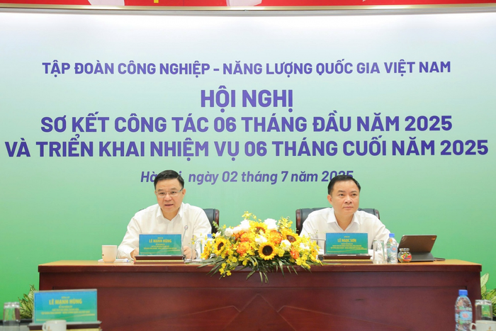 Chủ tịch Hội đồng thành viên Petrovietnam Lê Mạnh Hùng và Tổng Giám đốc Petrovietnam Lê Ngọc Sơn đồng chủ trì Hội nghị Sơ kết công tác 6 tháng đầu năm 2025 và triển khai nhiệm vụ 6 tháng cuối năm. anh-2-1.png