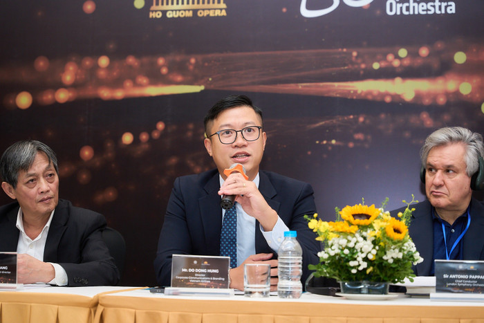 Ông Đỗ Đông Hưng, Trưởng ban Truyền thông Vietnam Airlines phát biểu tại họp báo. 2-1.jpg