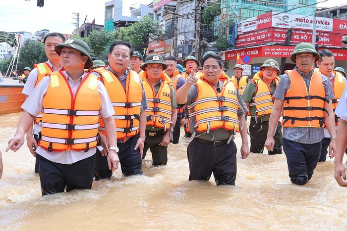Thủ tướng yêu cầu triển khai ngay các biện pháp cấp bách phòng, chống lũ theo cấp báo động, trong đó tập trung rà soát những khu vực bị ngập sâu. Ảnh: VGP/Nhật Bắc Thủ tướng yêu cầu triển khai ngay các biện pháp cấp bách phòng, chống lũ theo cấp báo động, trong đó tập trung rà soát những khu vực bị ngập sâu. Ảnh: VGP/Nhật Bắc