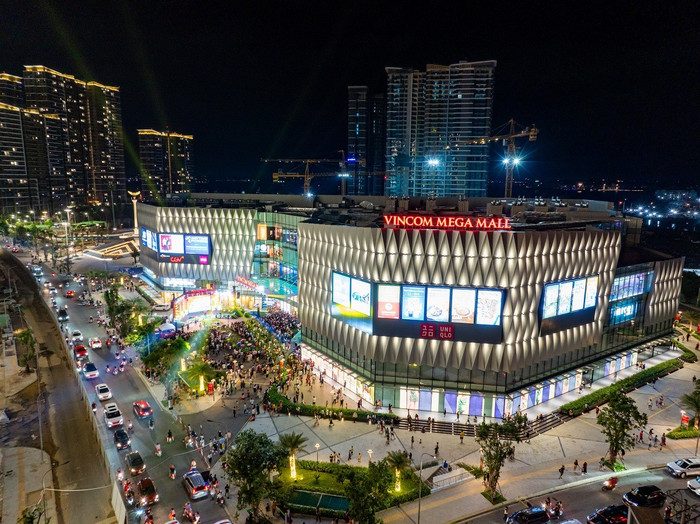 Từ The Opus One, cư dân chỉ cần vài phút đi bộ để đến với Vincom Mega Mall Grand Park. a2-89.jpg